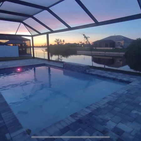 קייפ קורל Newly Built Villa Ballerina With Heated Pool And Incredible View Into Beautiful Arrowheadcanal מראה חיצוני תמונה
