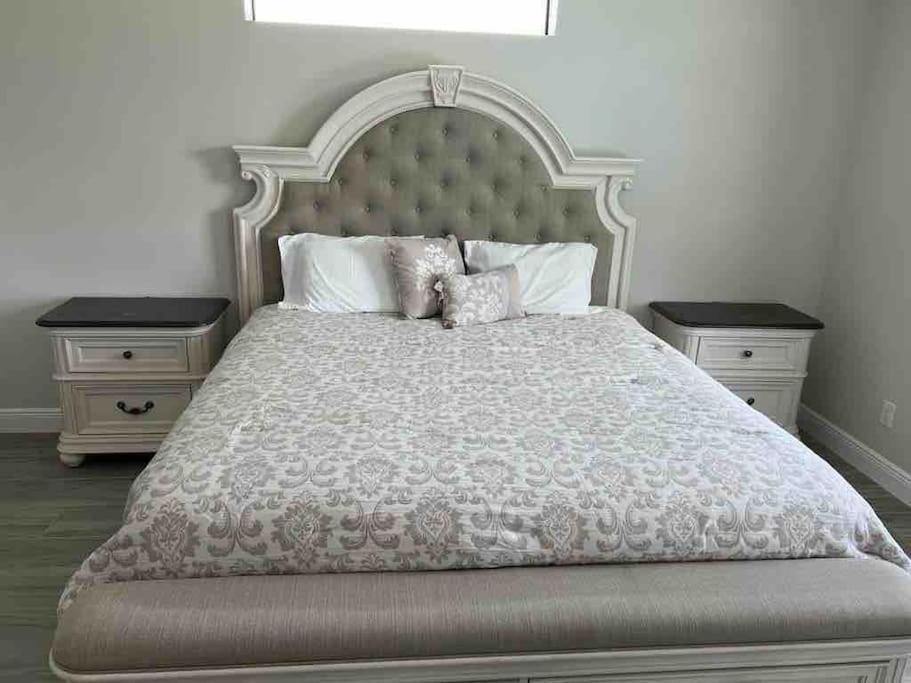קייפ קורל Newly Built Villa Ballerina With Heated Pool And Incredible View Into Beautiful Arrowheadcanal מראה חיצוני תמונה