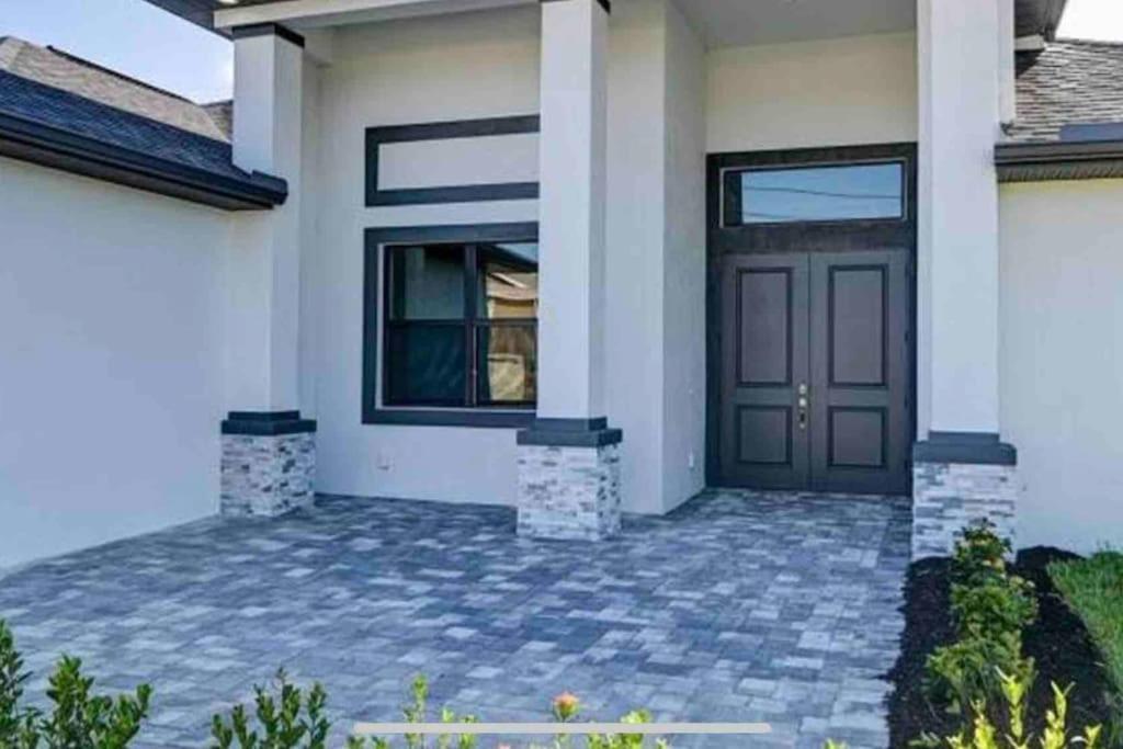 קייפ קורל Newly Built Villa Ballerina With Heated Pool And Incredible View Into Beautiful Arrowheadcanal מראה חיצוני תמונה