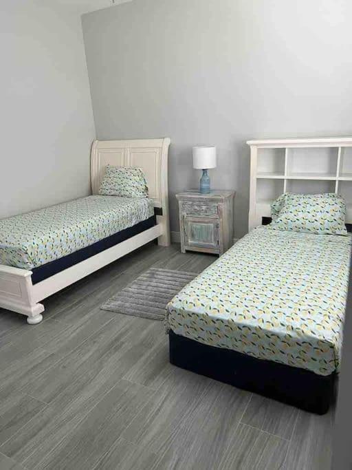 קייפ קורל Newly Built Villa Ballerina With Heated Pool And Incredible View Into Beautiful Arrowheadcanal מראה חיצוני תמונה