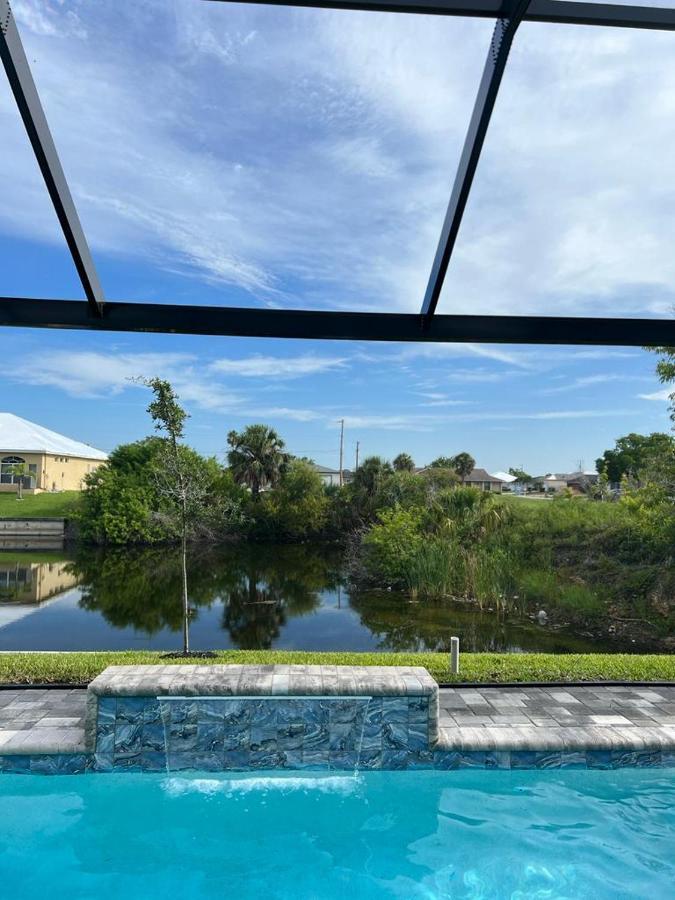 קייפ קורל Newly Built Villa Ballerina With Heated Pool And Incredible View Into Beautiful Arrowheadcanal מראה חיצוני תמונה